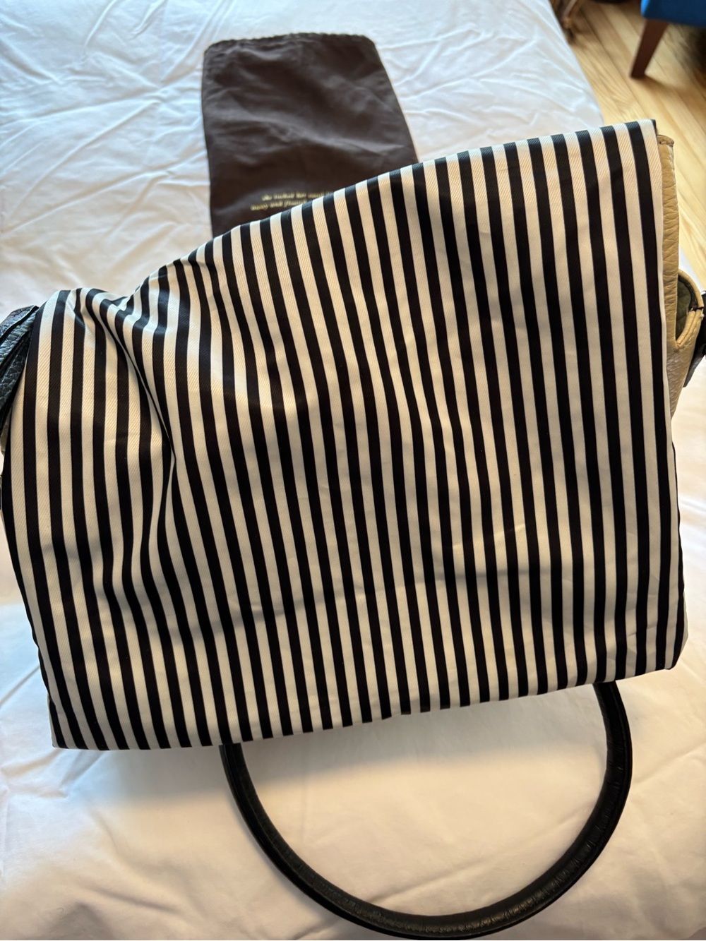 kate spade Two-Tone cream and Black Leather Shoulder Bag signature black tassel - Picture 5 of 14